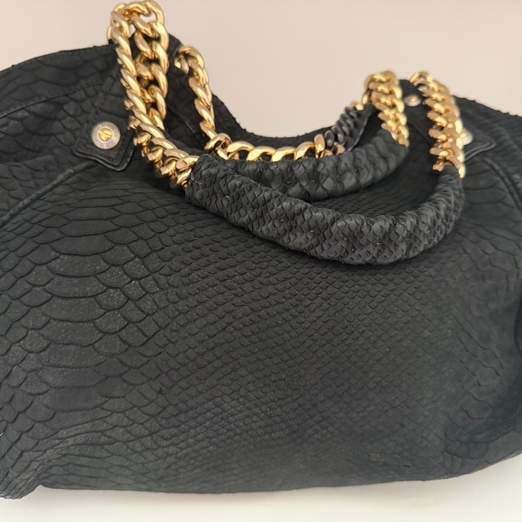 henri bendel Handbags - Henri Bendel Black Animal Print Shoulder Bag Gold Hardware Zip Double Handles
